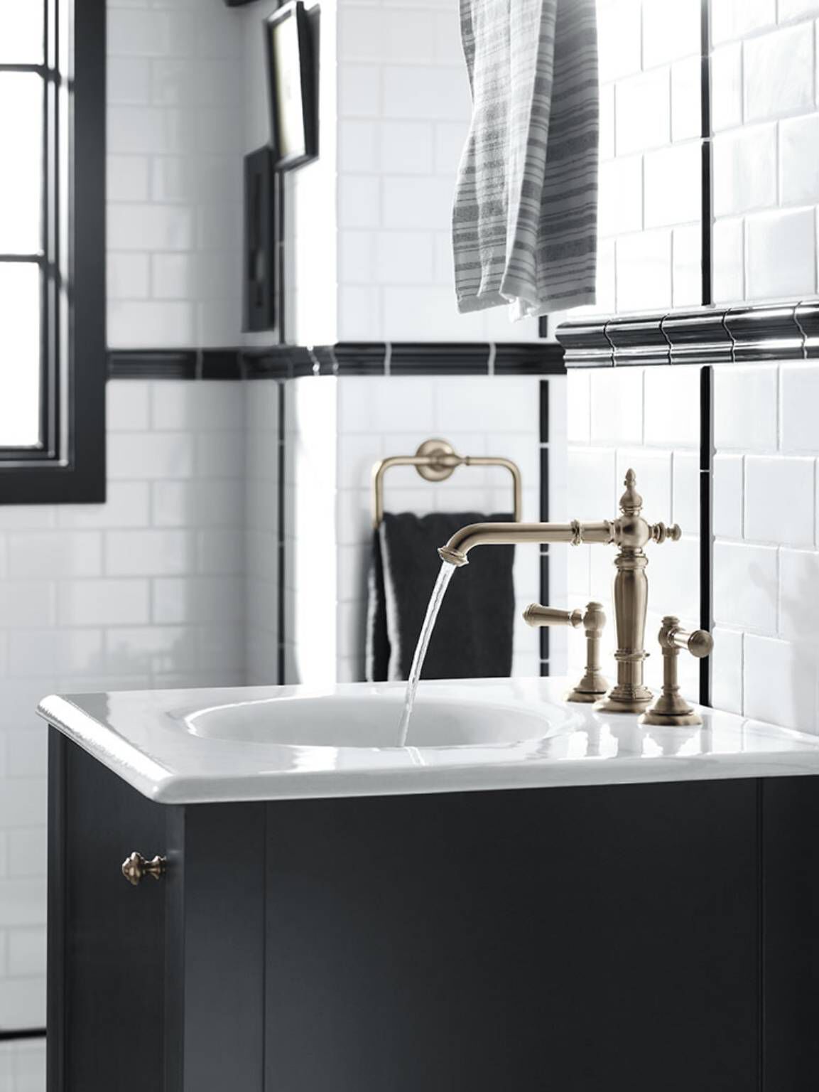 Llave duomando alta línea Artifacts en bronce,,hi-res image number null