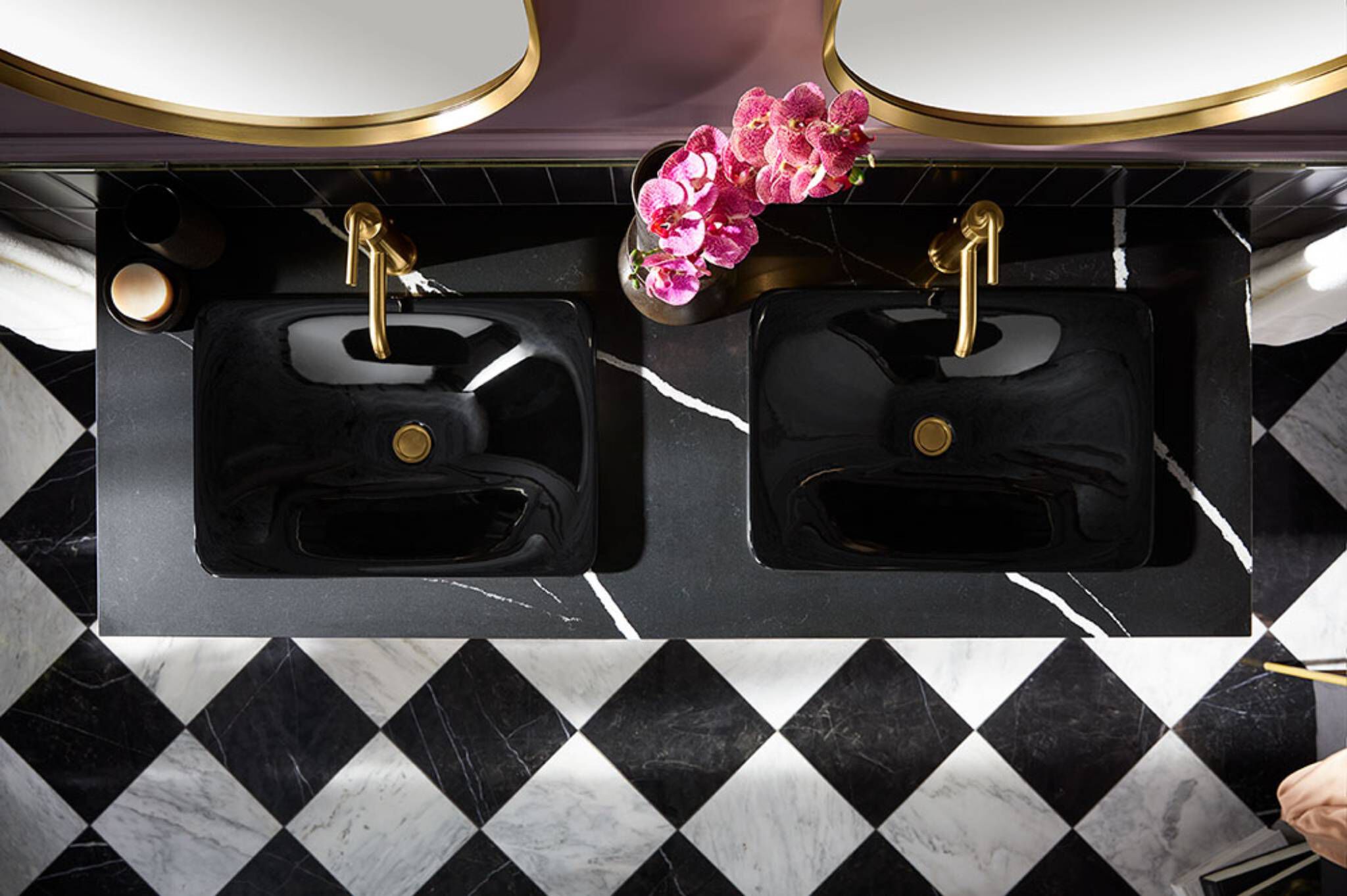 Llave monomando baja para lavabo línea Purist en dorado cepillado,,hi-res image number null